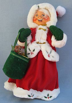 Annalee 13" Winterberry Mrs Santa with Teddy Bear - Mint - 581804