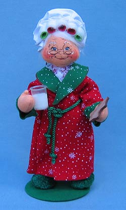 Annalee 13" Mrs. Tuckered Santa with Milk & Cookies - Mint - 591207