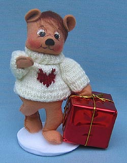 Annalee 8" A Gift From the Heart Bear with Present - Mint - 631401