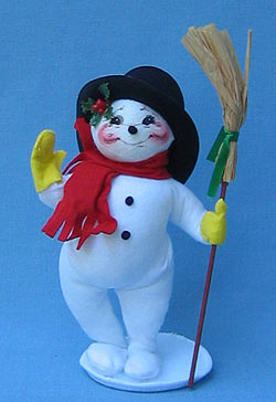 Annalee 7" Sweepy the Snowman - Mint - 750501