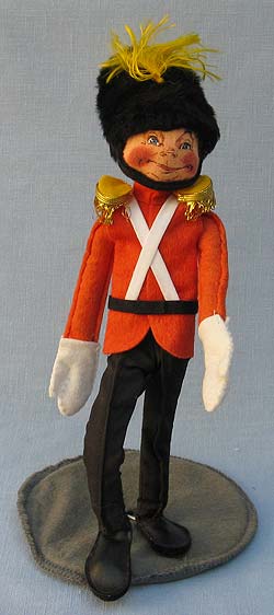 Annalee 10" Toy Soldier - British Guard - Near Mint / Excellent - 756088grin