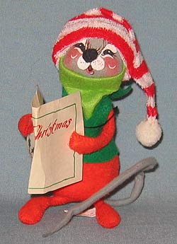 Annalee 7" Caroller Mouse - Near Mint / Excellent - 770583sq