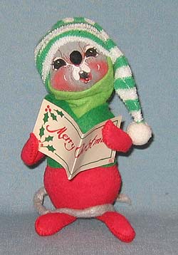 Annalee 7" Caroller Mouse - Mint / Near Mint - 770588