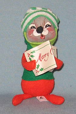 Annalee 7" Caroller Mouse - Mint / Near Mint - 770588sq