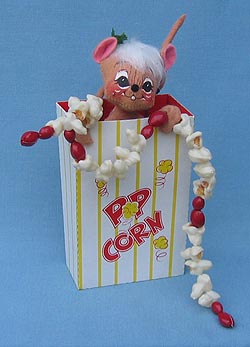 Annalee 7" Stringing Popcorn Mouse - Mint / Near Mint - 771397