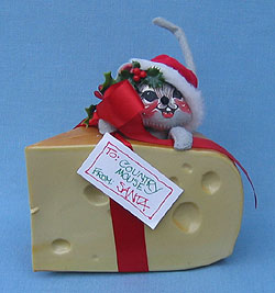Annalee 7" Country Mouse in Wedge of Cheese - Mint / Near Mint - 775692 Annalee 7" Country Mouse in Wedge of Cheese - Mint / Near Mint - 775692