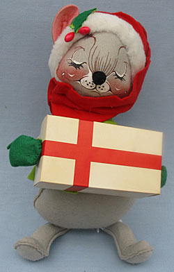 Annalee 12" Mouse with Present - Excellent - 777584b Annalee 12" Mouse with Present - Excellent - 777584b
