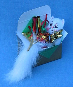 Annalee 3" Kitten with Gifts Ornament - Near Mint - 779603ox