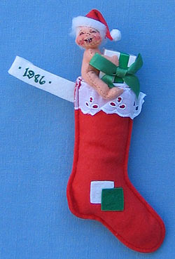 Annalee 3" Baby in Stocking Ornament dated 1986 - Mint - 787086xodate
