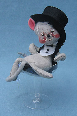 Annalee 7" New Years Mouse in Champagne Glass - Mint / Near Mint - 820492