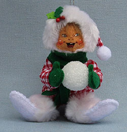 Annalee 6" Bundled Up Kid with Snowball Ornament AIA 2016 - Mint - 860716