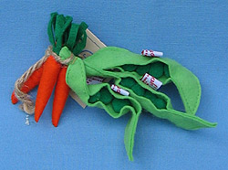 Annalee Set of 3 - 4" & 6" Carrots & Pea Pods - Mint - 901794