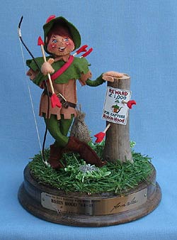 Annalee 10" Robin Hood with Base - Mint / Near Mint - 960484