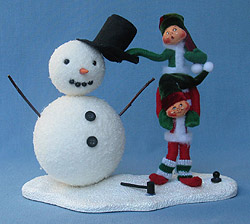 Annalee 9" Snow Friends Elves Building Snowman - Mint - 969205