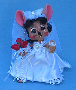 Annalee 7" Bride Mouse with Black Hair with Diamond Engagement Ring - Mint - 974402