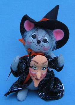 Annalee 6" Witch Mouse Hazel Holding Witch Mask - Mint - 976503 Annalee 6" Witch Mouse Hazel Holding Witch Mask - Mint - 976503