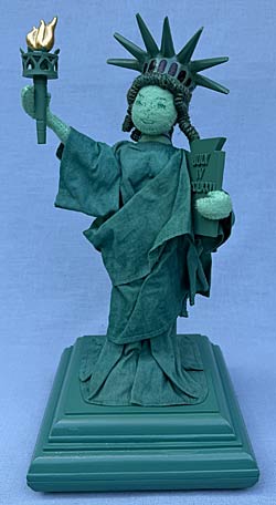 Annalee 13" Statue of Liberty - 2002 - Mint - 982202