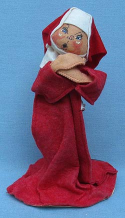 Annalee 10" Nun in Red Habit - Excellent - A57-64ooha