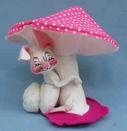 Annalee 7" White Bunny with 10" Mushroom - Mint - B84-69