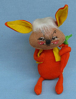 Annalee 7" Orange Yum Yum Bunny with Carrot - Mint / Near Mint - B93-66