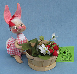 Annalee 7" Country Girl Bunny with Basket & Strawberries - Mint - D2-82sq Annalee 7" Country Girl Bunny with Basket & Strawberries - Mint - D2-82sq