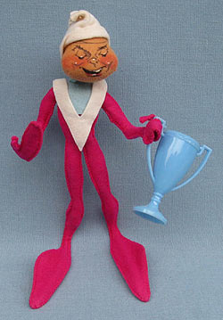 Annalee 10" Pink Elf with Trophy - Mint - E5-64p