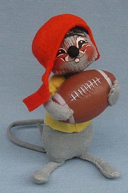 Annalee 7" Football Mouse with Plastic Football - Mint - G401-81sqxt