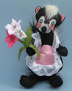 Annalee 12" Girl Skunk - Signed - Mint - G650-82s Annalee 12" Girl Skunk - Signed - Mint - G650-82s