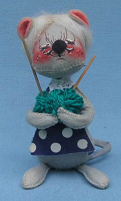 Annalee 7" Knitting Retired Grandma Mouse - Mint - M1222-74