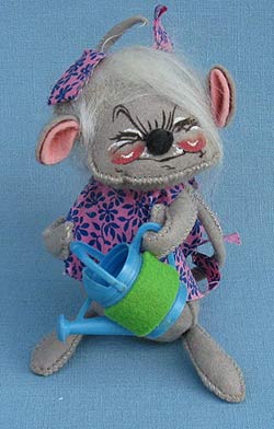 Annalee 7" Country Cousin Girl Mouse - Mint - M4-66