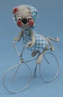 Annalee 7" Bicyclist Girl Mouse - Very Good - M401-75m