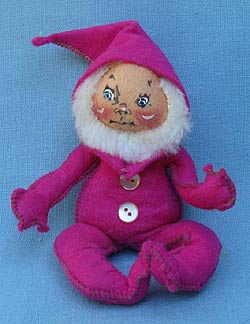 Annalee 7" Fuschia Gnome with Buttons - Near Mint - M60-66p