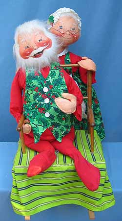 Annalee 29" Mr & Mrs Santa in Motorized Rocking Chair - Excellent / Very Good - N170-79