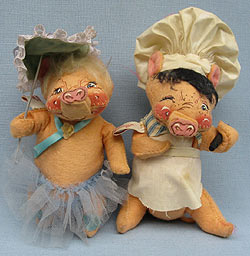 Annalee 8" Barbecue and Ballerina Pigs - Poor