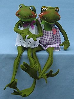 Annalee 18" Boy & Girl Frog - Near Mint - R505-R504-80