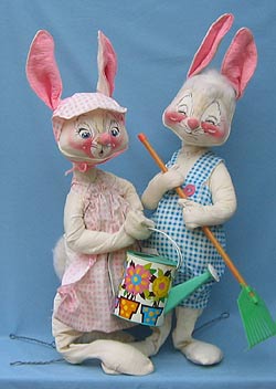 Annalee 29" Pop and Mom Bunny Gardeners - Excellent / Very Good - S30-74