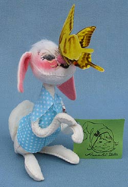 Annalee 7" Country Bunny with Butterfly in Blue - Mint - S4-75bl