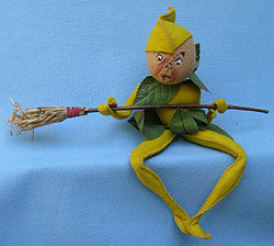 Annalee 10" Woodsprite with Broom - Mint - X-60ox
