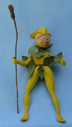 Annalee 10" Woodsprite with Broom - Near Mint - X-60xx1