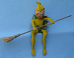 Annalee 10" Woodsprite with Broom - Near Mint - X-60xx2