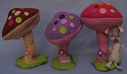 Annalee 9" Mushroom Set with Bunny - Prototype - Excellent