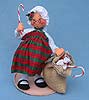 Annalee 7" Mrs Santa Lends a Hand - Mint - 500098