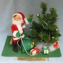 Annalee 10" Santa Trimming Tree Vignette - Open Eyes - Near Mint - 540688a