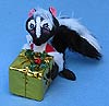 Annalee 7" Christmas Scents Skunk - Mint - 870900