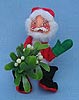 Annalee 7" Santa with Mistletoe - Mint - R7-75